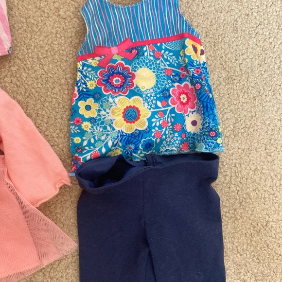 Lot of FIVE Our Generation doll outfits and 1 extra top - Picture 10 of 10